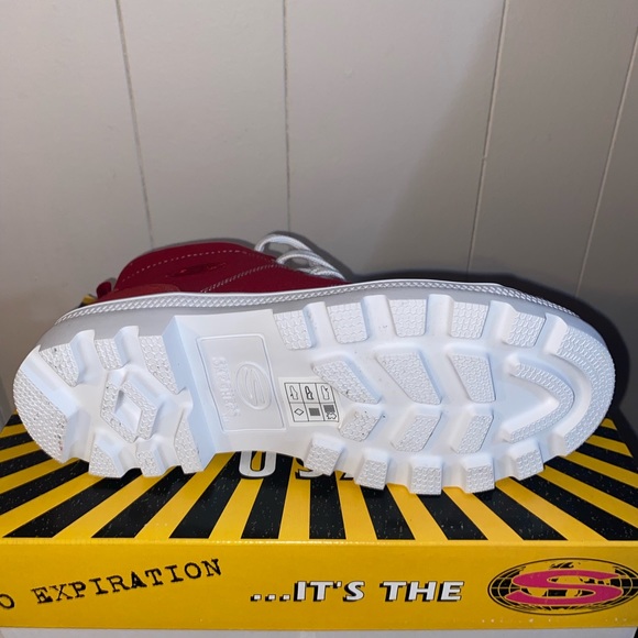 Brand NEW with box!! Skechers roadies hi red - Picture 2 of 5